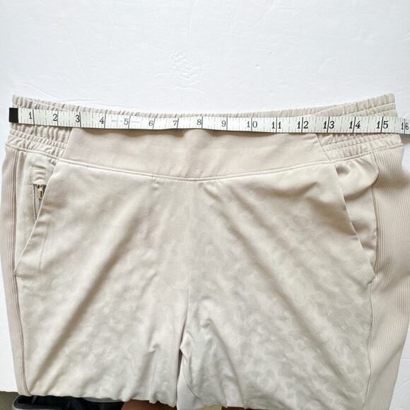 Athleta Brooklyn Textured Leopard Joggers Abalone Beige Cream Size 10 - Picture 10 of 13